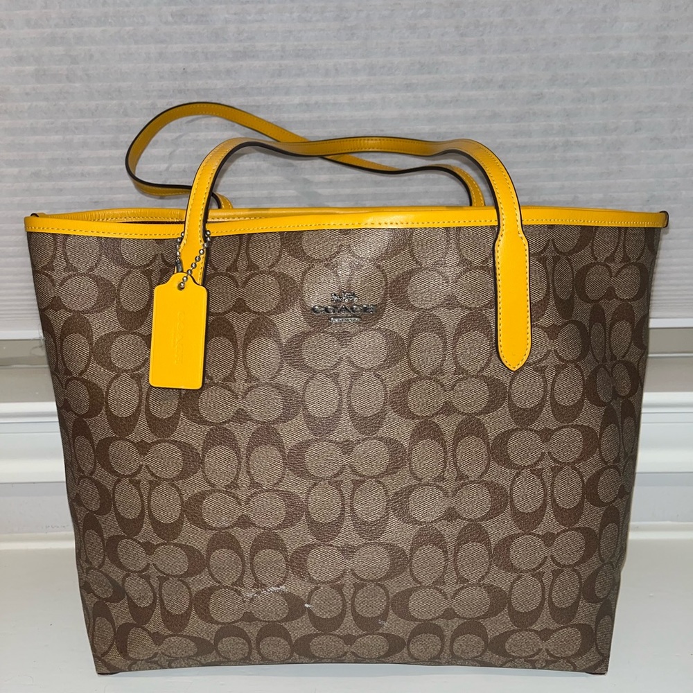 Coach City Tote in Signature Canvas